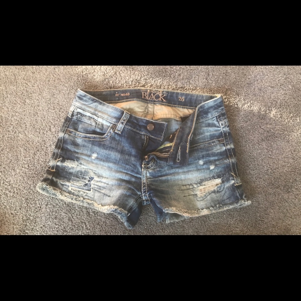 Buckle black shorts